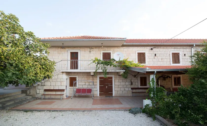 Book your holidays in typical Dalmatian Stone House for 10 Persons - Image 1
