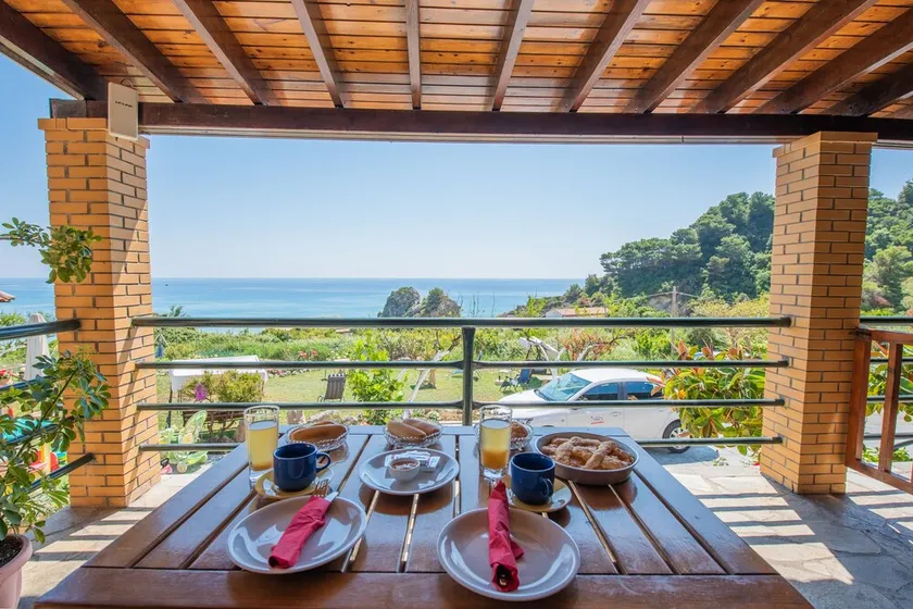 comfortable studio apartment, pelekas beach, 40 meters from the beach, rainbow - Image 1