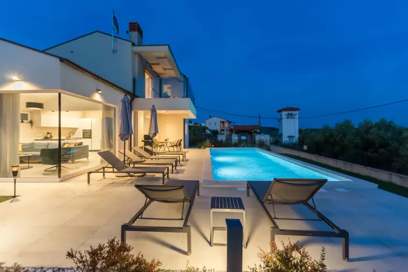 Villa with pool, 6 persons, barbecue, parking in the yard, panoramic sea view - Image 1