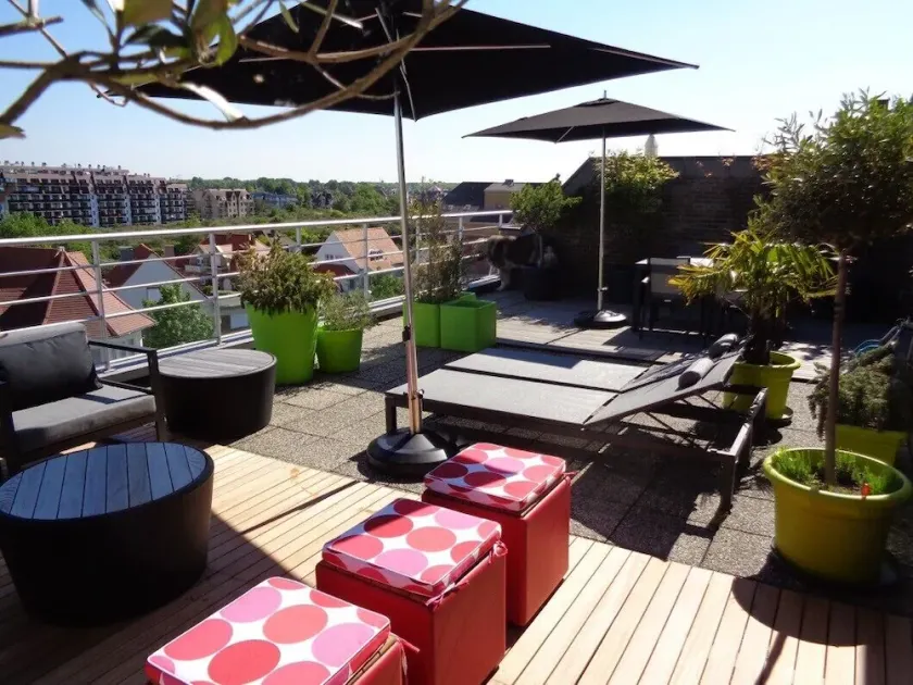 PENTHOUSE AVEC SUPERBES  GRANDES TERRASSES ET GARAGE PRIVE - Image 1