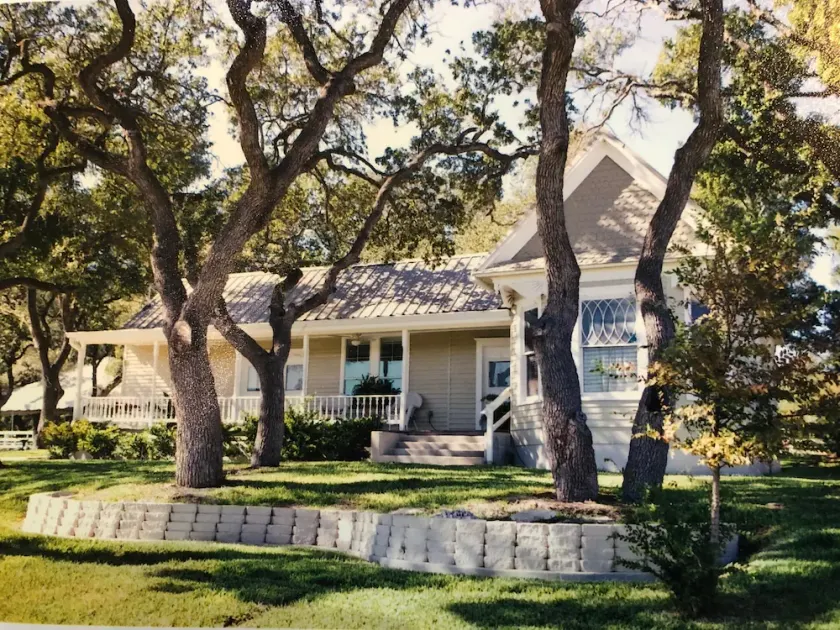 1900's Farmhouse i Walburg Community - Image 1
