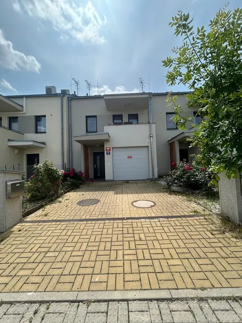Villa many rooms with Free Parking  - Image 1