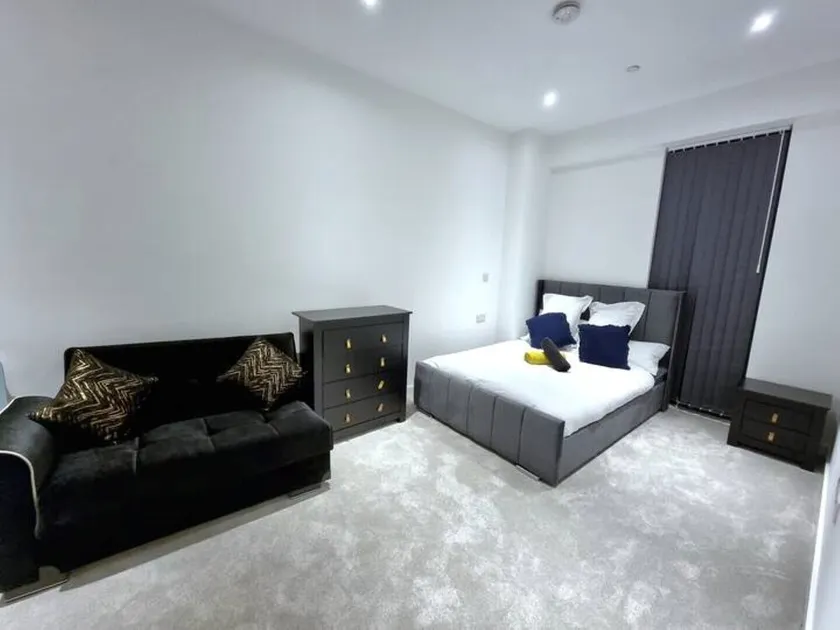 Millionaires Pad - 2 bedroom Service Apartment - Image 1