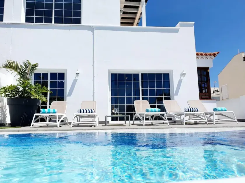 Helles und luftiges geräumiges Ferienhaus mit drei Schlafzimmern und privatem Po - Image 1