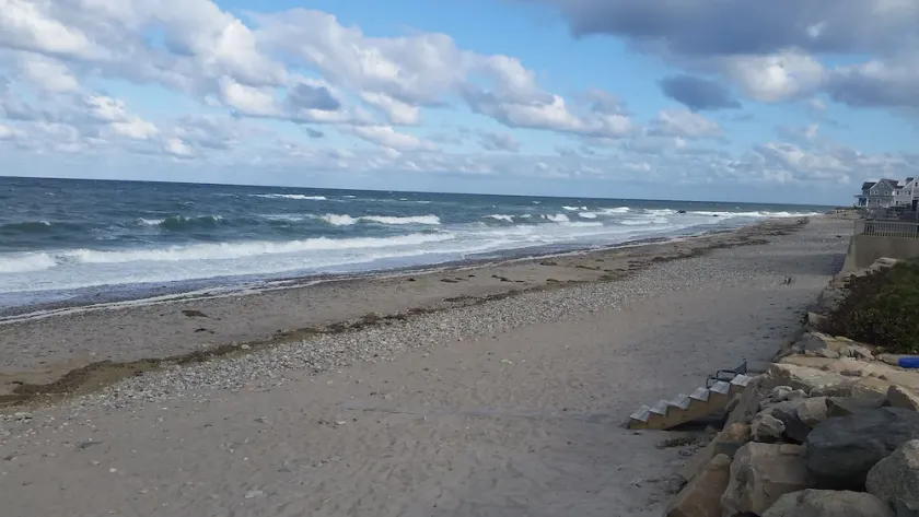 REXHAME BEACH OCEAN FRONT BUNGALOW COTTAGE VACATION RENTAL - Image 1