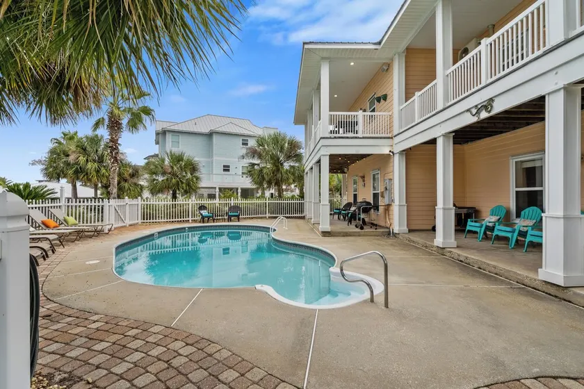 Southern Peach East Beach House 3BD Private Pool Boat Dock - Image 1