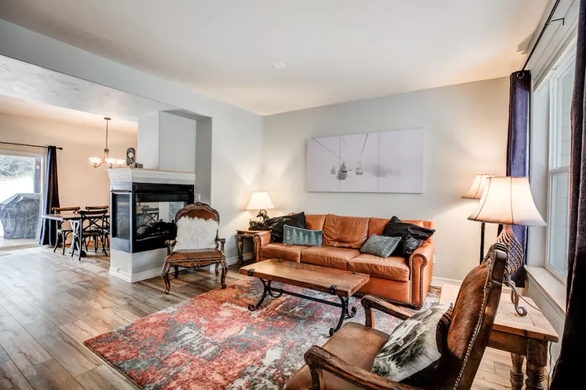 Kingdom Park Townhome: Nice Space, On Shuttle Route - Image 1