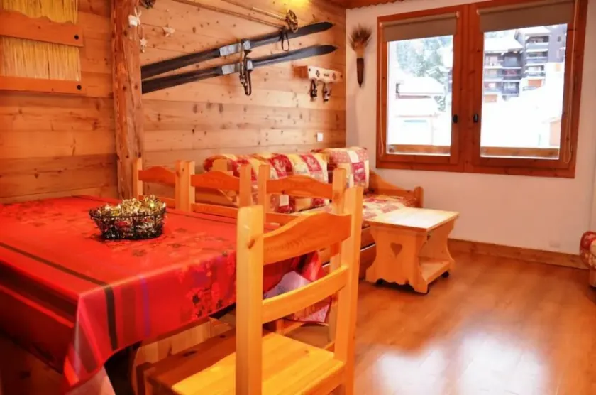 Luxury, comfortable and ideally located along slope - Image 1