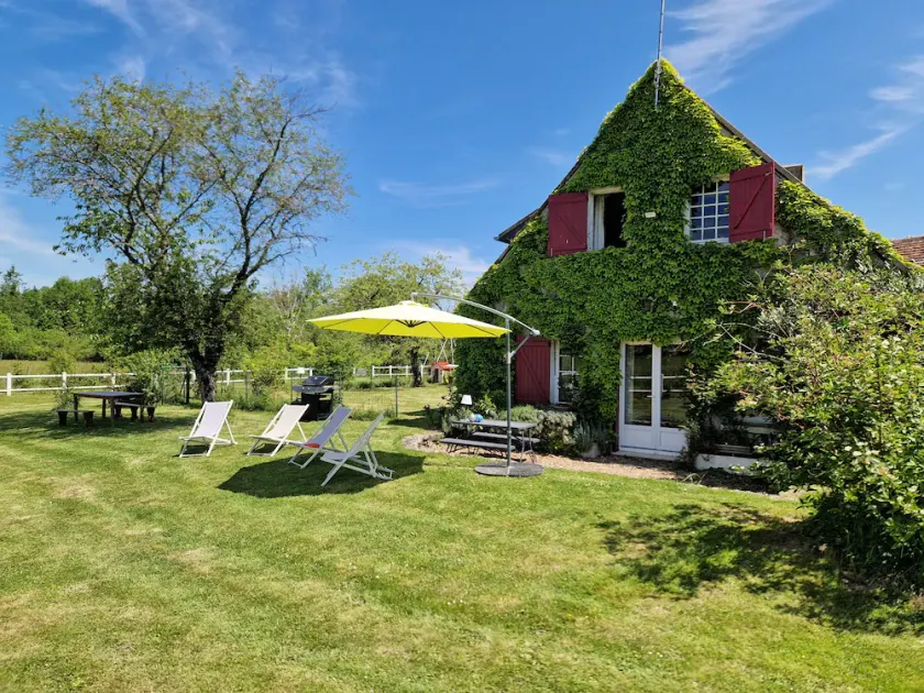 Charming farmhouse among Loire Valley châteaux and vineyards – sleeps 14 - Image 1