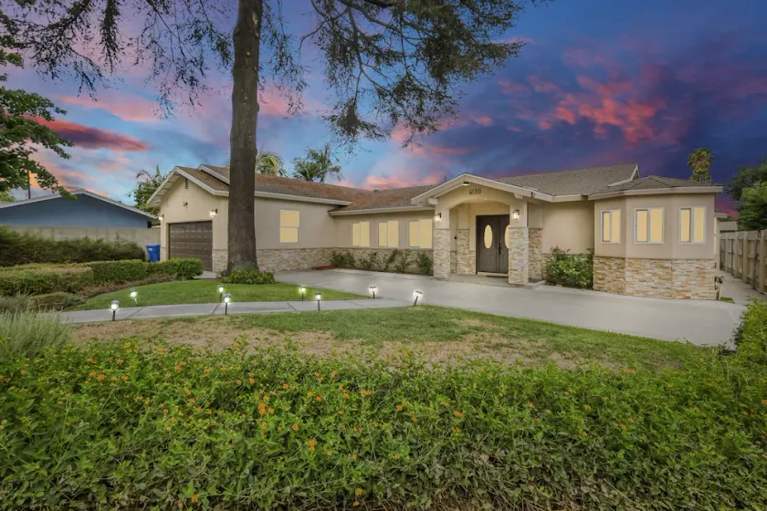 4B4BCharming Designer House 24HSelf CheckIn Free P - Image 1