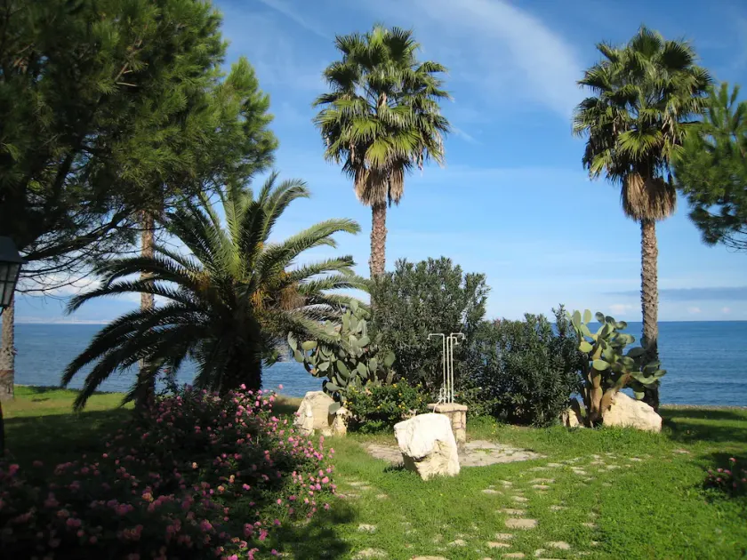 Vacation Apartment in Sicily close to Siracusa directly on the beach 2-4 persons - Image 1