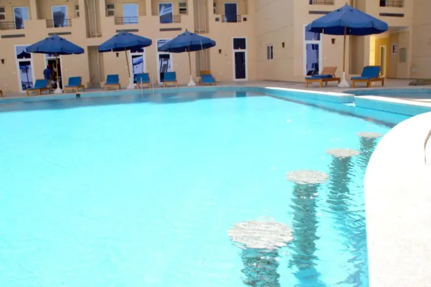 Stodio with pool view - Image 1