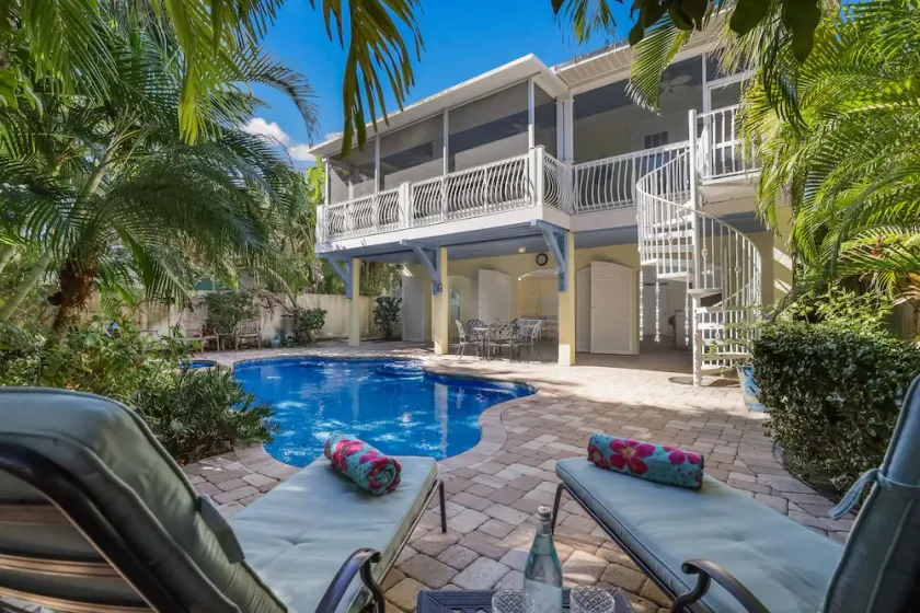 Mon Ami - Pine Ave Location! Pool! 3 Blocks to Gulf or Bay by Anna Maria Life Vacation Rentals - Image 1