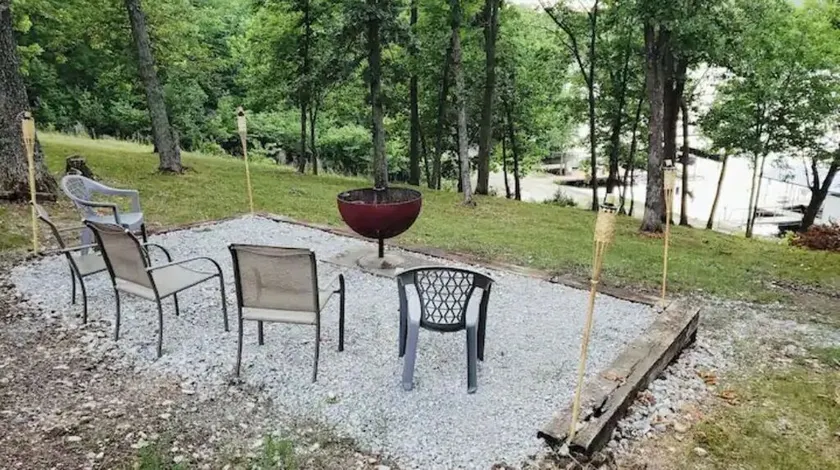 Completely renovated lakehouse with all the extras - Image 1