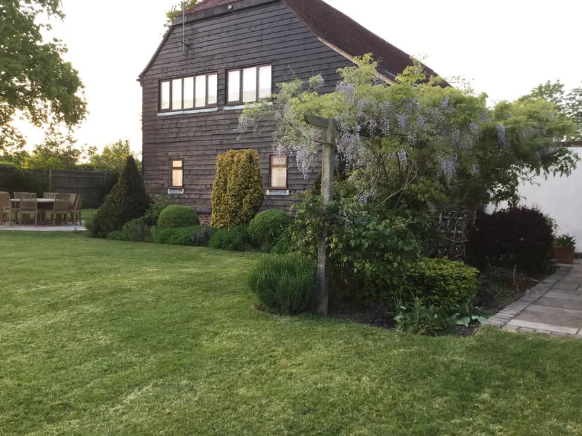 A peaceful ground floor apartment within our refurbished Sussex barn. - Image 1