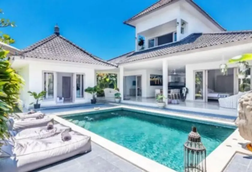 4 Bedrooms Private Holiday Villa Seminyak - Image 1
