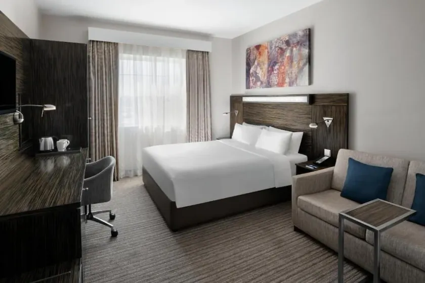 Standard Room in Jumeirah with Free Breakfast - Image 1
