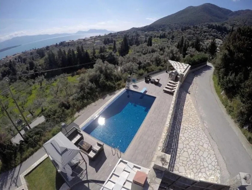 \"Villa Kastro\" avec vue sur la mer, piscine privée, jardin et balcon. - Image 1