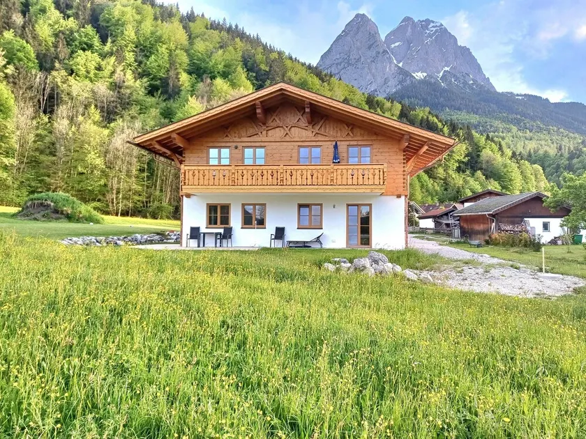 Ferienwohnung \"Alpenveilchen\" mit Bergblick, privater Terrasse und WLAN - Image 1