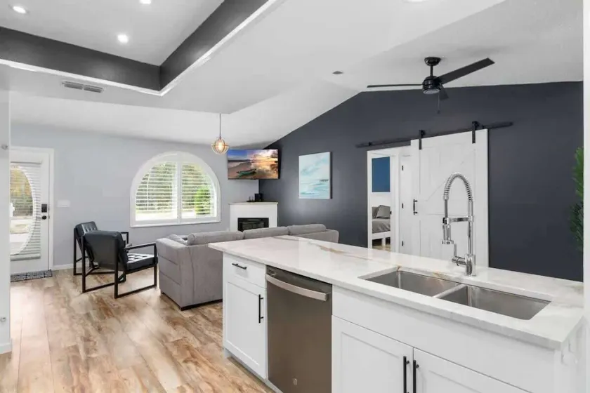 Spring Hill, 4 Bedroom, Pool, Golf Course! - Image 1