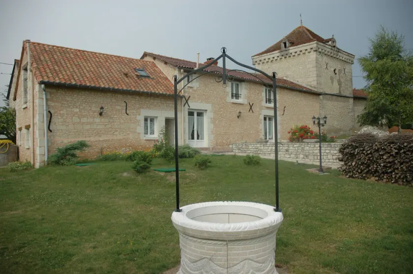 Cottage in the small Miltière, St. Christopher. 40 min from Futuroscope - Image 1