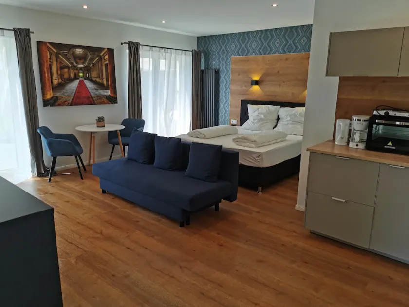 Appartamento moderno, terrazza privata, posizione tranquilla nel cortile storico - Image 1