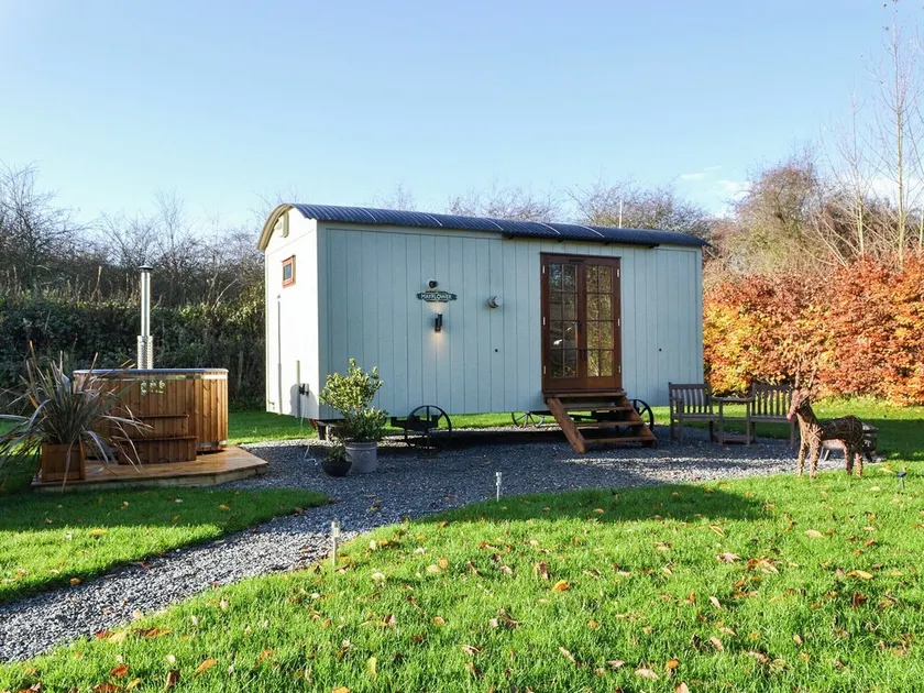 1 bedroom accommodation in Pocklington - Image 1