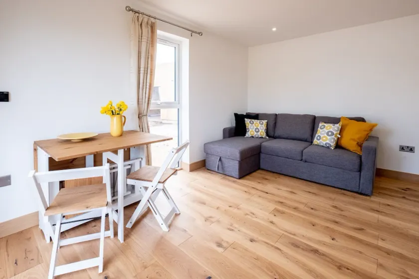 Three Tuns Apartments - Maple - sleeps 2 guests  in 1 bedroom - Image 1