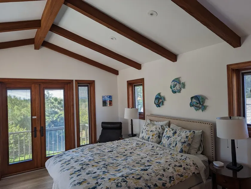 Studio w/ Views & Separate Entrance - Image 1