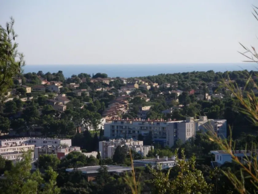 CASSIS 6 km. Stueetagen i villa 2 Appart. for 1 til 6 personer hver. Terrasser, smuk udsigt - Image 1