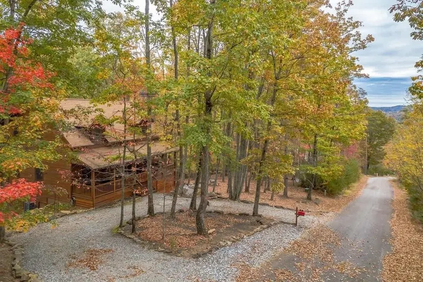 THREE BEARS CABIN, PRIVATE MOUNTAIN GETAWAY - Image 1