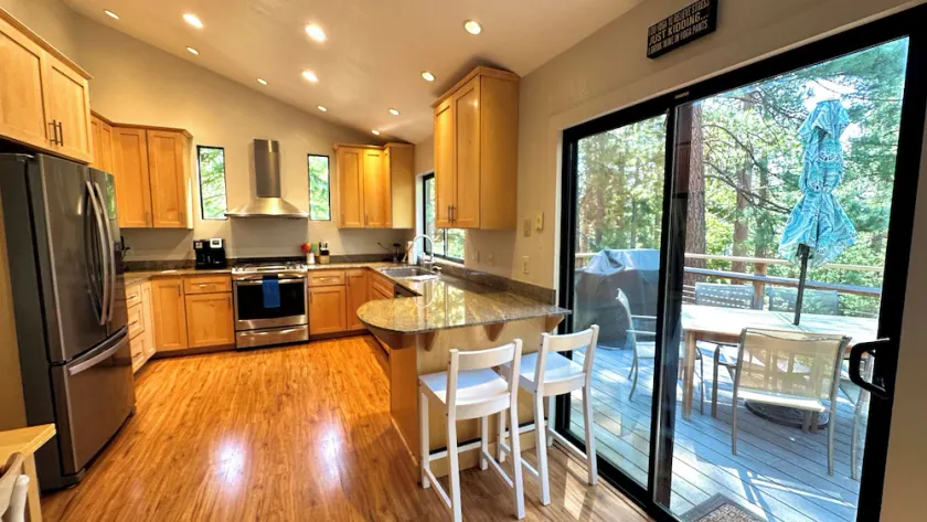 TAHOE CITY BELLE MAISON LAKEVIEW, FAMILY FRIENDLY - HOT TUB - Image 1