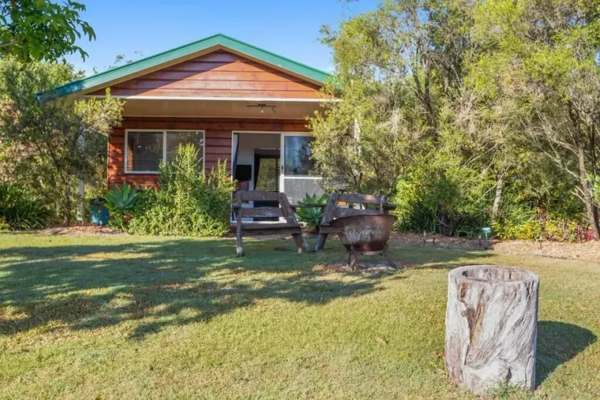 Frangipani Cottage / Amamoor Homestead. - Image 1