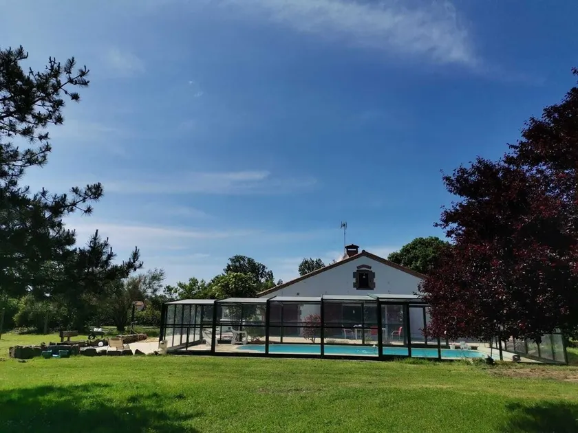 Villa med pool, tæt på havet - Image 1
