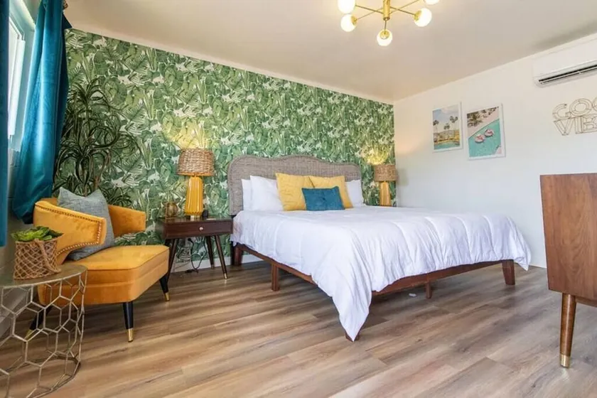10 Rooms In Boutique Motel - Image 1