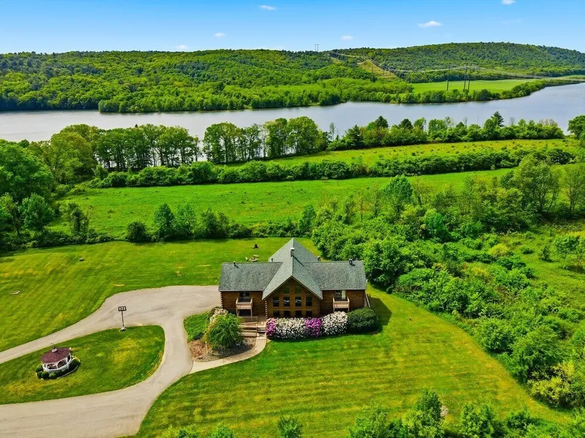 Log spacieux 8BD / 7BA Log Home sur le lac Beltzville dans le sud des Poconos - NO PROM - Image 1
