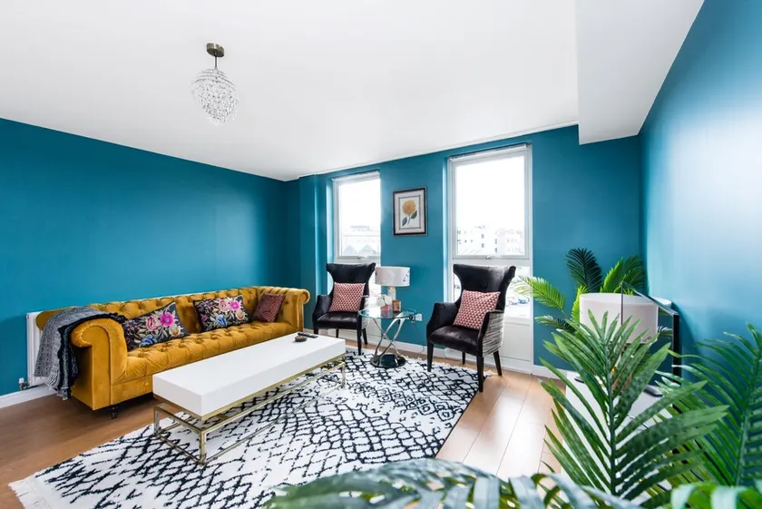 48 Annandale Street  -  Bold, bright child friendly apartment with free parking. - Image 1