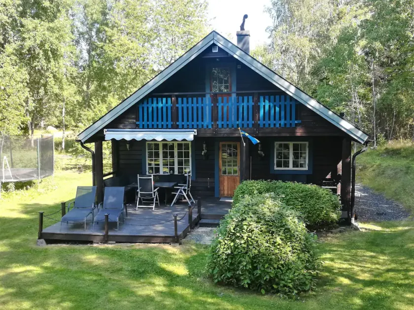 Naturnahes familienfreundliches Ferienhaus mit Sauna, Trampolin und Kajak - Image 1