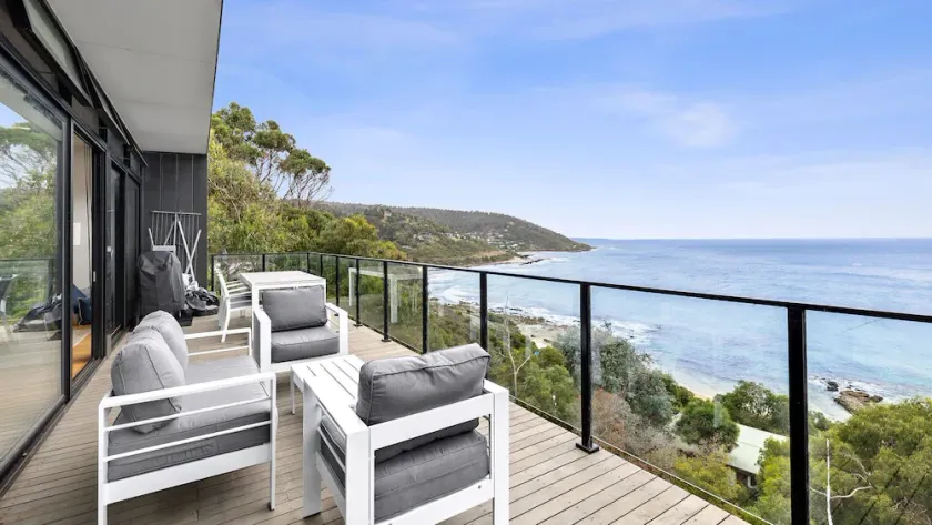A comfortable and convenient way to enjoy the stunning scenery and relaxed lifestyle - Image 1