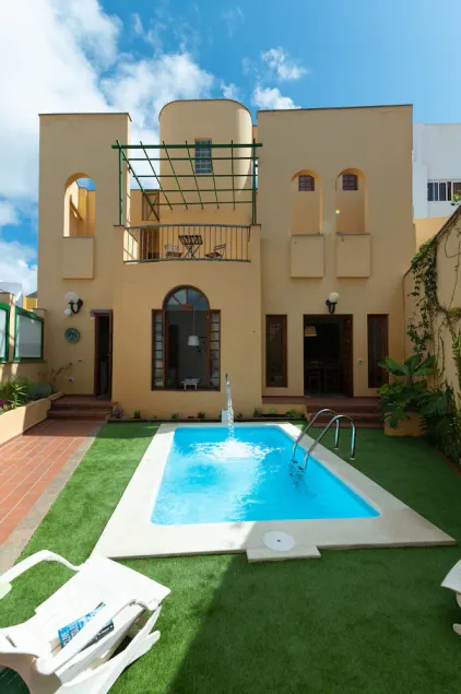 The Yellow House - Solarium - Climatized Pool - Image 1