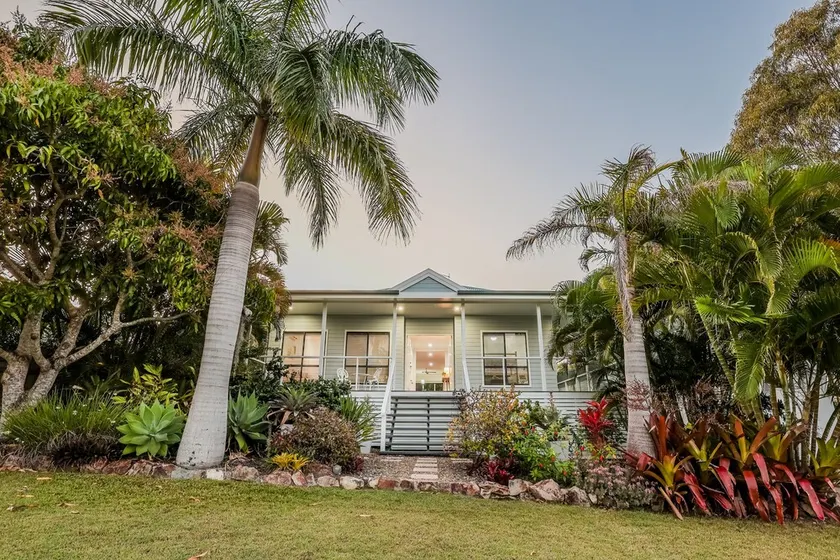 Agnes Bliss • Luxe Coastal Retreat • Walk to Beach - Image 1