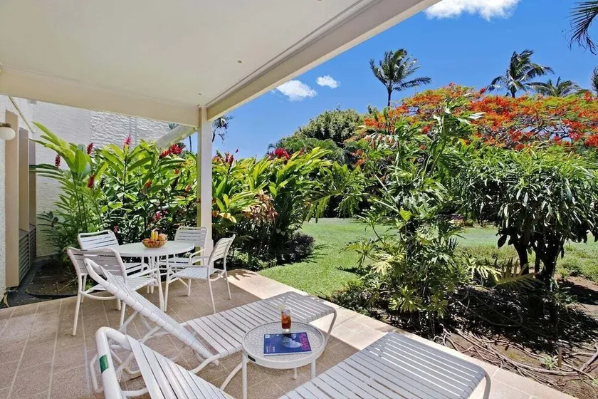 Poipu Location de vacances Superbe rez-de-jardin avec vue sur le jardin * Kahala 912 * - Image 1