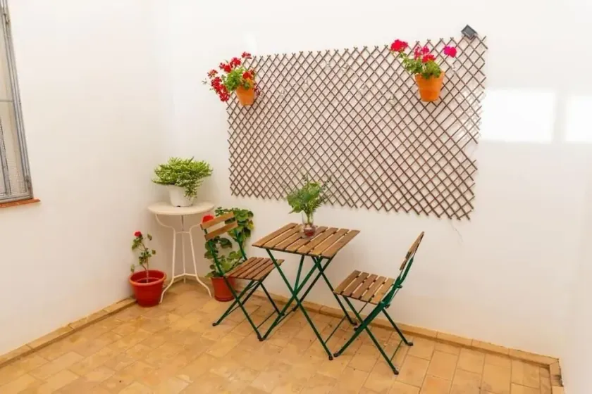 Loft with Andalusian Patio, 5 min from the beach and in the historic centre. - Image 1
