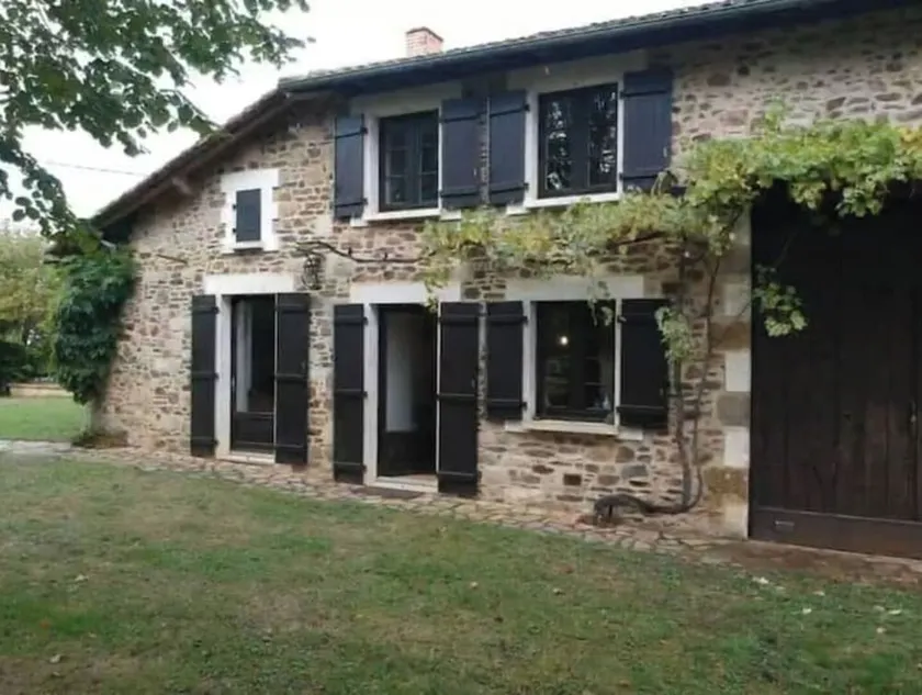 The big house in the heart of the greenery - Image 1