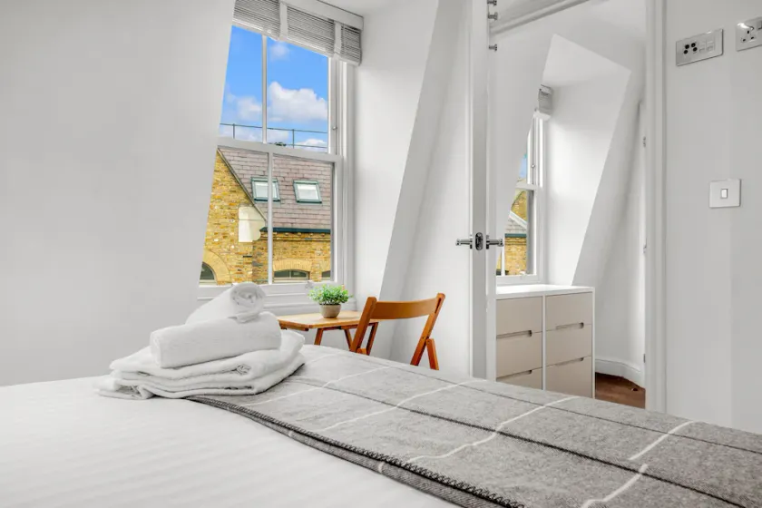 Spacious Two Bedroom Serviced Apt in Artillery Lane, near Shoreditch by MySquare - Image 1