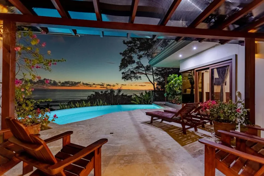 Luxury Home, Amazing Ocean Views! Front Row, Walk to the Beach! Sleeps up to 16 - Image 1