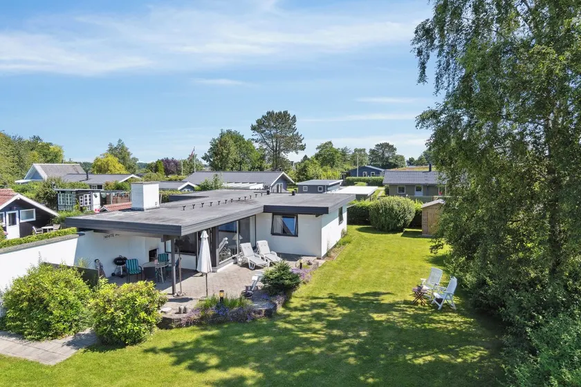 Atmospheric summer cottage at Hejlsminde - Image 1