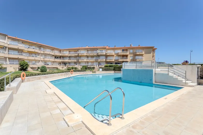 Apartment 'Sunrise Medes' with Sea View, Shared Pool and Wi-Fi - Image 1