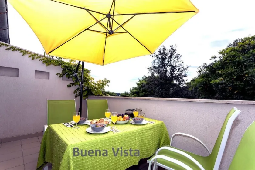 \"BUENA VISTA\" 55m2, south-facing balcony, fenced, 5ft. beach, suitable for children, Rovinj - Image 1