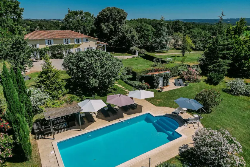 Luxury farmhouse with private pool and amazing mountain views. - Image 1